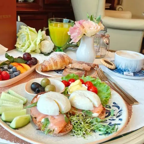 Mic dejun A la Savoy